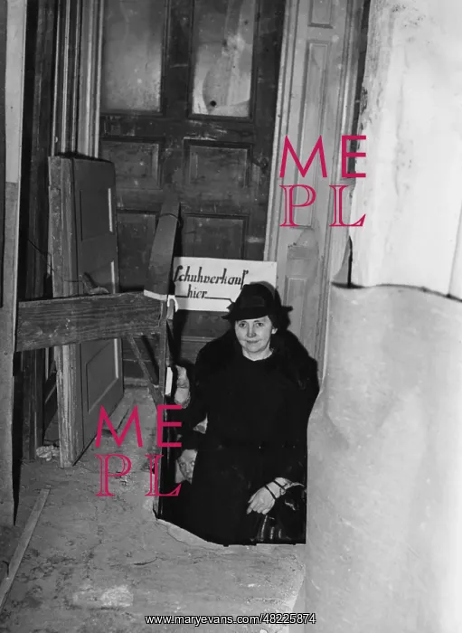 : Salesrooms in basements, Berlin 1944 : Salesrooms in basements, Berlin 1944