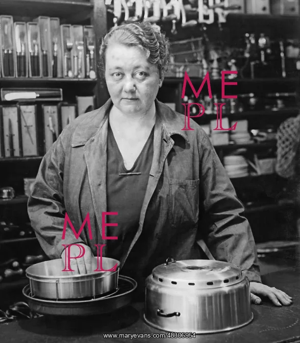 : Saleswoman : Saleswoman