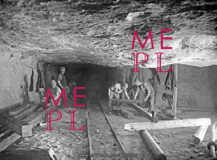 : Salt mining, 1920s : Salt mining, 1920s