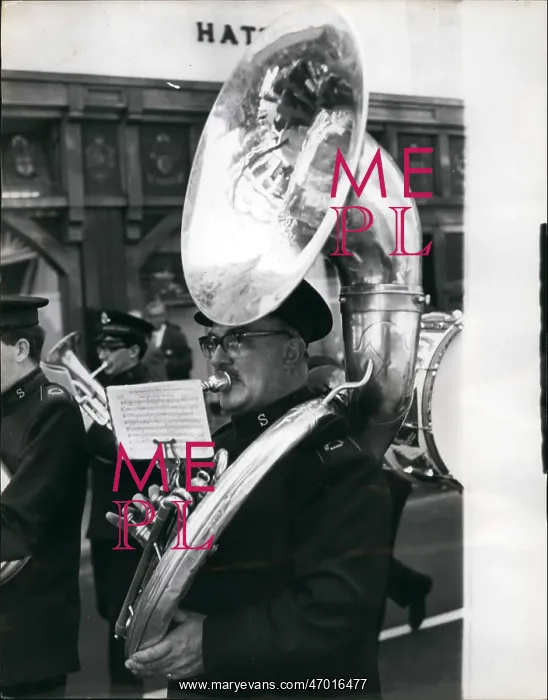 : Salvation Army sousaphone player, Oxford Street, London : Salvation Army sousaphone player, Oxford Street, London