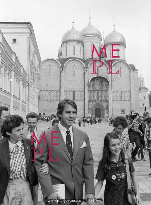 : Samantha Smith with her parents, 1983 : Samantha Smith with her parents, 1983