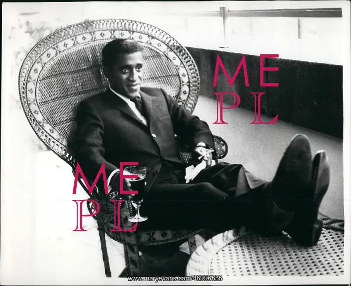 : Sammy Davis Jr, American singer and dancer, arrives in Londo : Sammy Davis Jr, American singer and dancer, arrives in Londo
