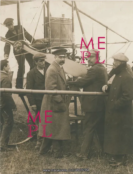 : Samuel Cody talking to Louis Bleriot : Samuel Cody talking to Louis Bleriot