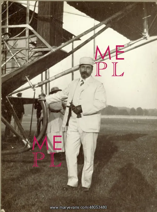 : Samuel Franklin Cody (1862-1913) in front of his hydro-bipla : Samuel Franklin Cody (1862-1913) in front of his hydro-bipla