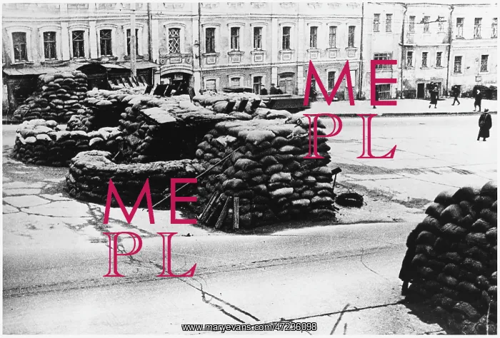 : SANDBAGS IN MOSCOW : SANDBAGS IN MOSCOW