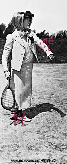  : Sarah Bernhardt plays tennis
