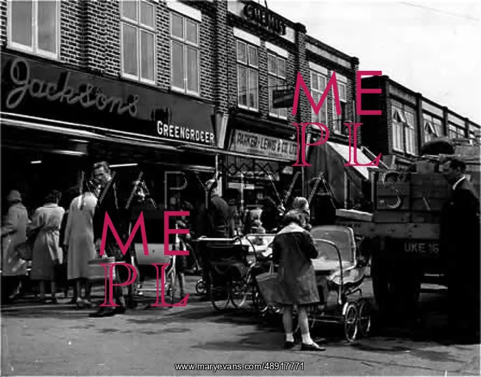 : SATURDAY SHOPPERS : SATURDAY SHOPPERS