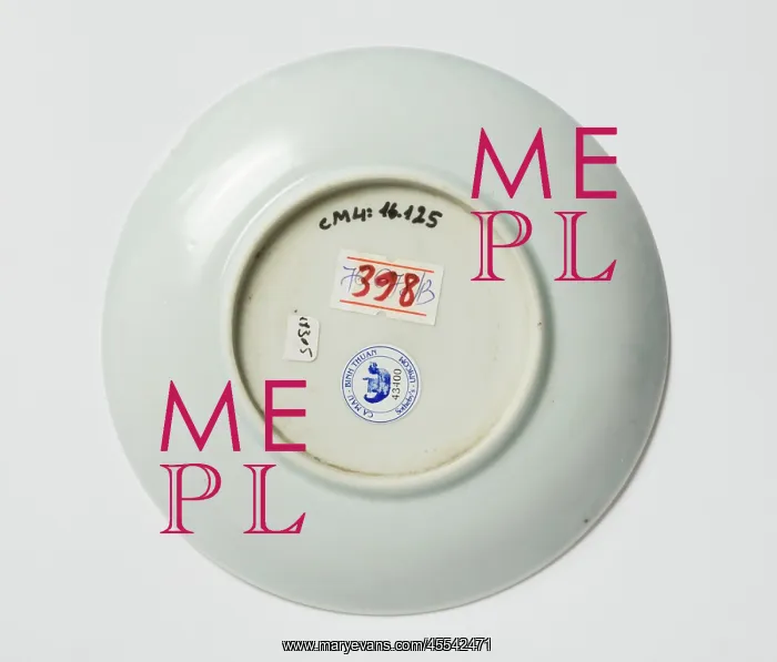 : Saucer, underside : Saucer, underside