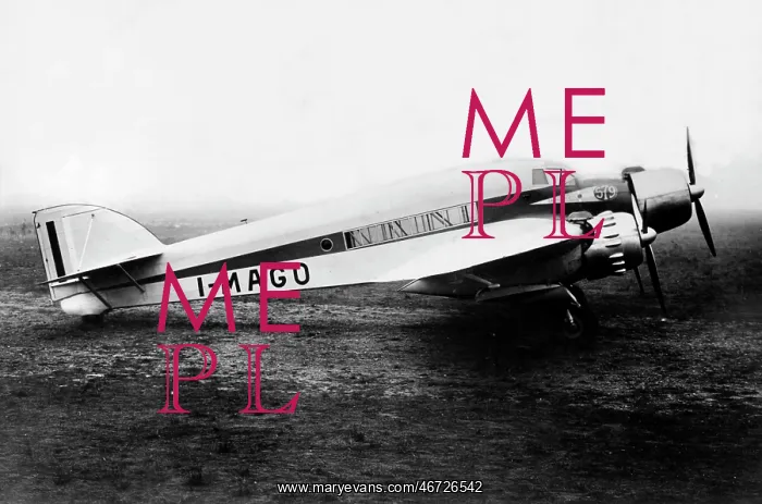 : Savoia Marchetti S79 (side view, on the ground) of prot : Savoia Marchetti S79 (side view, on the ground) of prot