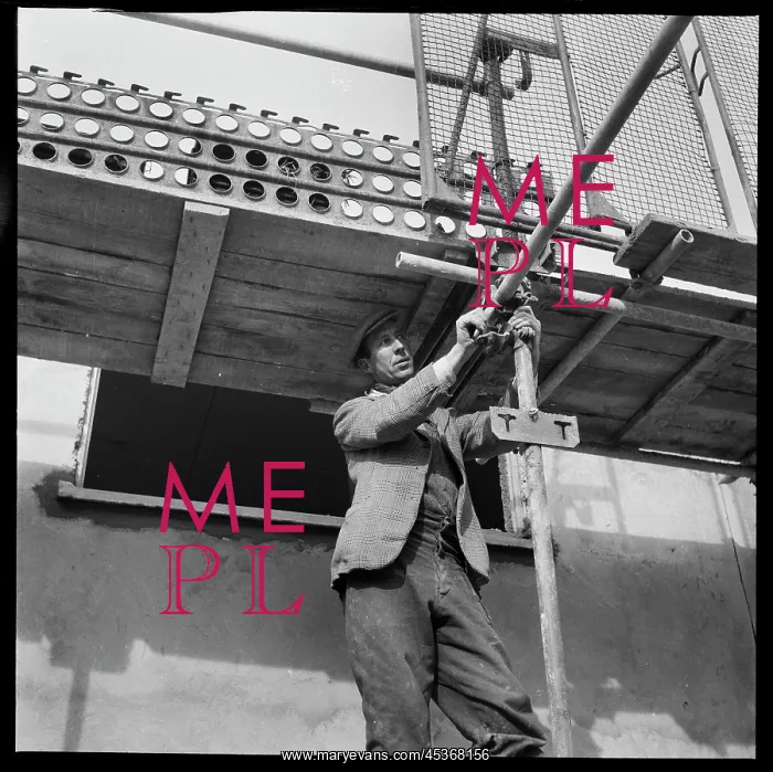 : Scaffolders during construction of the Penhill Estate : Scaffolders during construction of the Penhill Estate