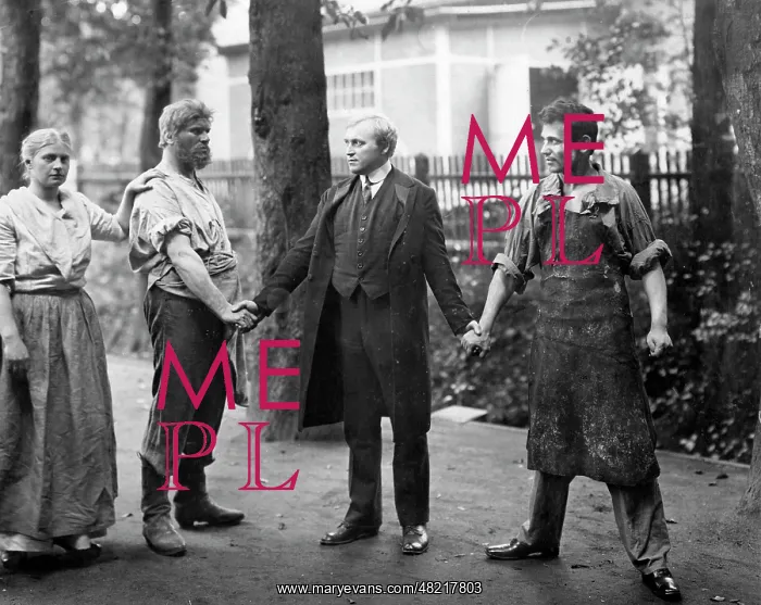 : Scene from 1914, 1914 : Scene from 1914, 1914