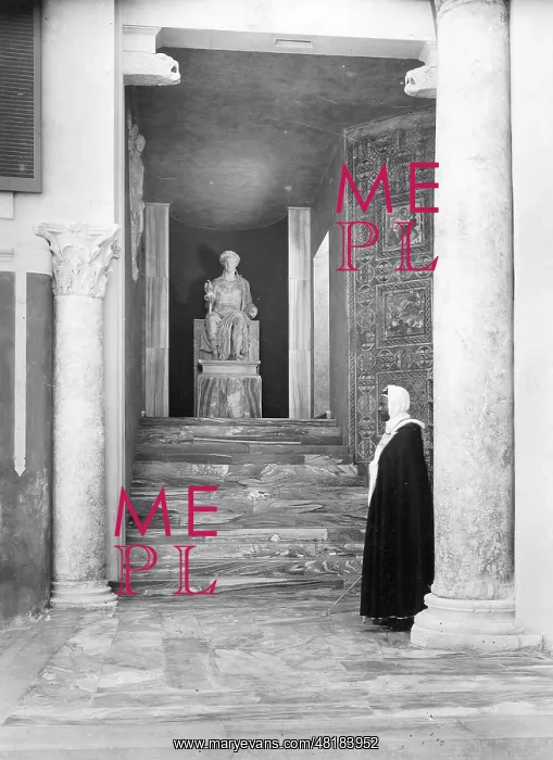: Scene in the castle of Tripoli with a Roman Claudius statue : Scene in the castle of Tripoli with a Roman Claudius statue