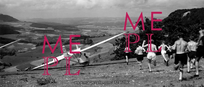 : Scene: Flieger-HJ with glider, 1942 : Scene: Flieger-HJ with glider, 1942