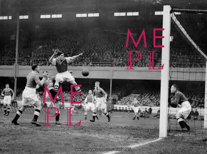 : Scene in front of a goal : Scene in front of a goal