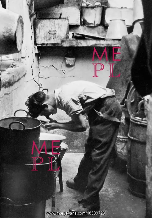 : Scene in a London slum, 1935 : Scene in a London slum, 1935