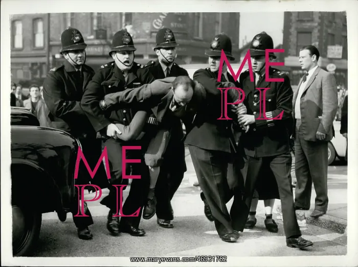 : Scene outside Pentonville Prison, Ronald Marwood execution : Scene outside Pentonville Prison, Ronald Marwood execution