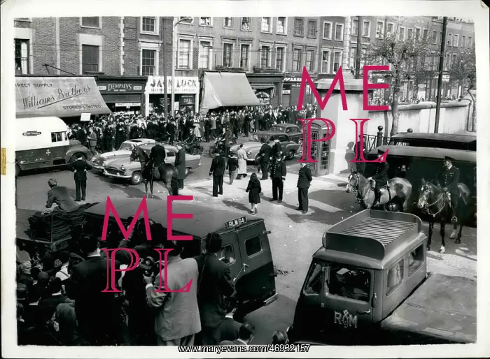 : Scene outside Pentonville Prison, Ronald Marwood execution : Scene outside Pentonville Prison, Ronald Marwood execution