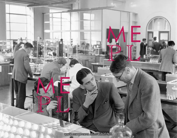 : Scene in the Physical Chemistry Laboratory, Oxford : Scene in the Physical Chemistry Laboratory, Oxford