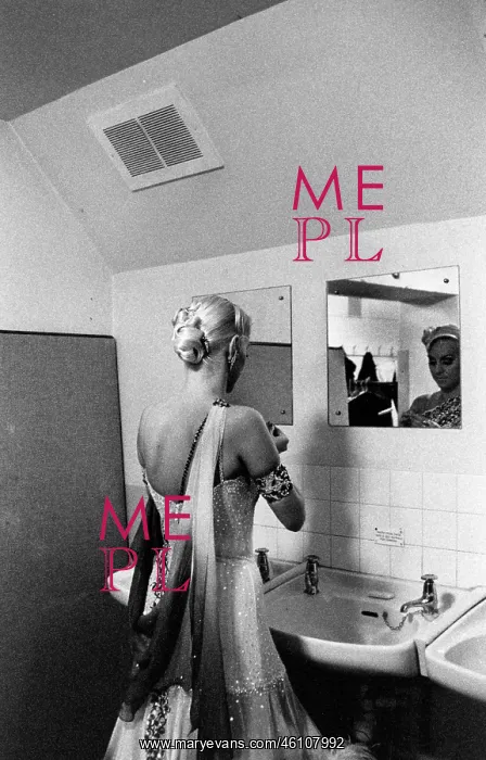: Behind the scenes - Ballroom dancer in washroom : Behind the scenes - Ballroom dancer in washroom