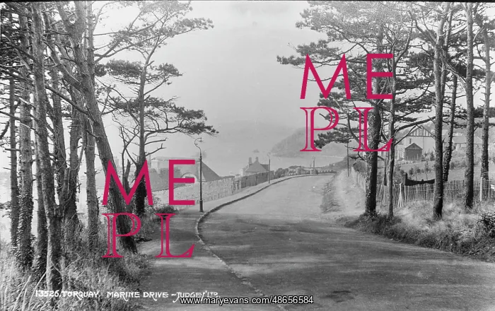 : Scenic View of Marine Drive : Scenic View of Marine Drive