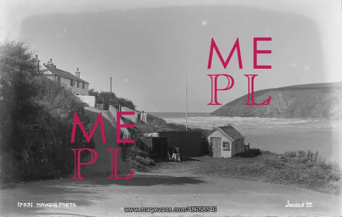 : Scenic View of Mawgan Porth : Scenic View of Mawgan Porth