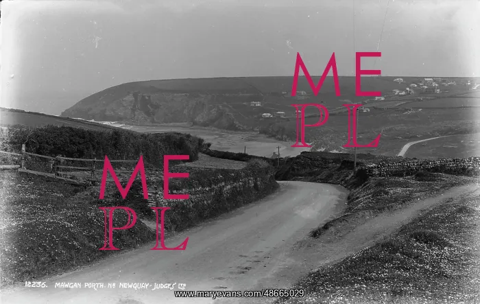 : Scenic View of Mawgan Porth : Scenic View of Mawgan Porth