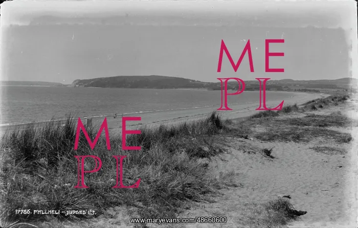 : Scenic View of Pwllheli Beach : Scenic View of Pwllheli Beach