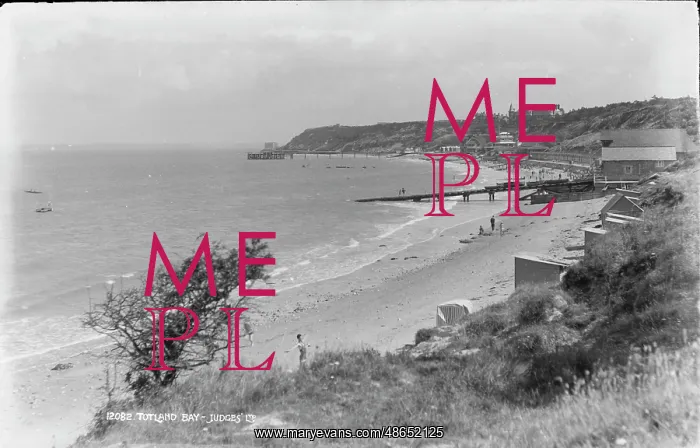 : Scenic View of Totland Bay : Scenic View of Totland Bay
