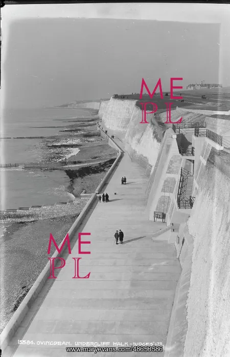 : Scenic View of Undercliff Walk : Scenic View of Undercliff Walk