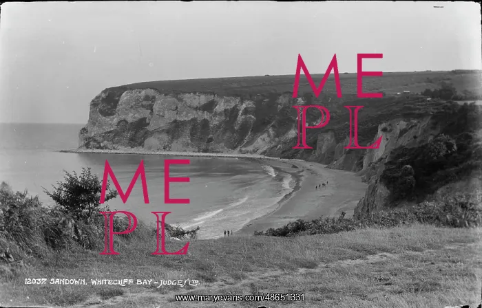 : Scenic View of Whitecliff Bay : Scenic View of Whitecliff Bay