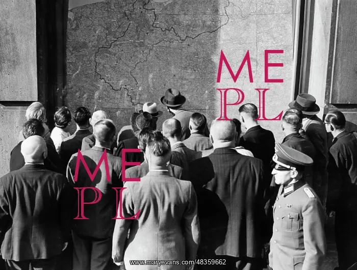 : At the Scherl-Verlag, Berliners follow the : At the Scherl-Verlag, Berliners follow the