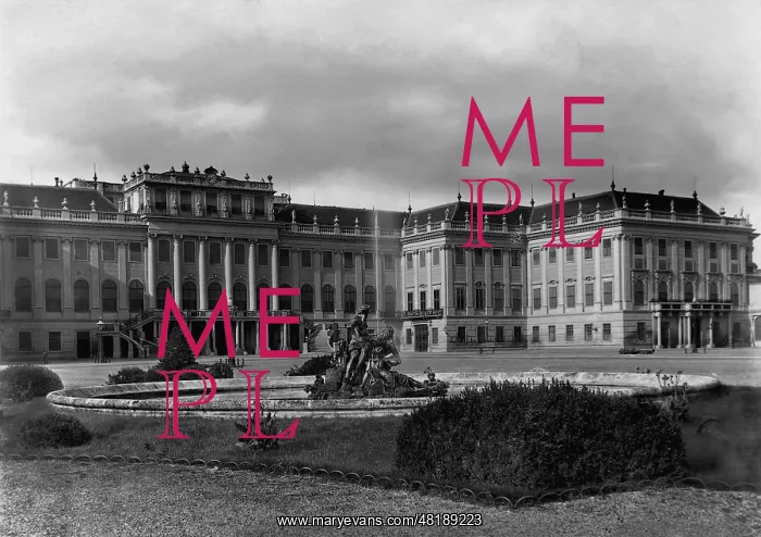 : Schoenbrunn Palace, 1931 : Schoenbrunn Palace, 1931