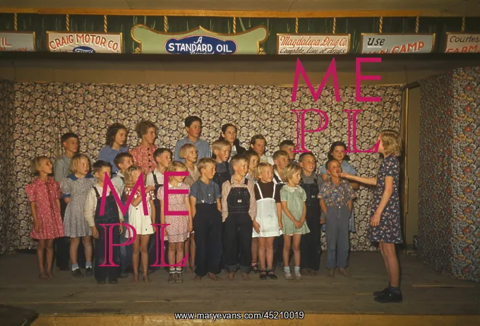 : School children some barefoot singing on ? : School children some barefoot singing on ?