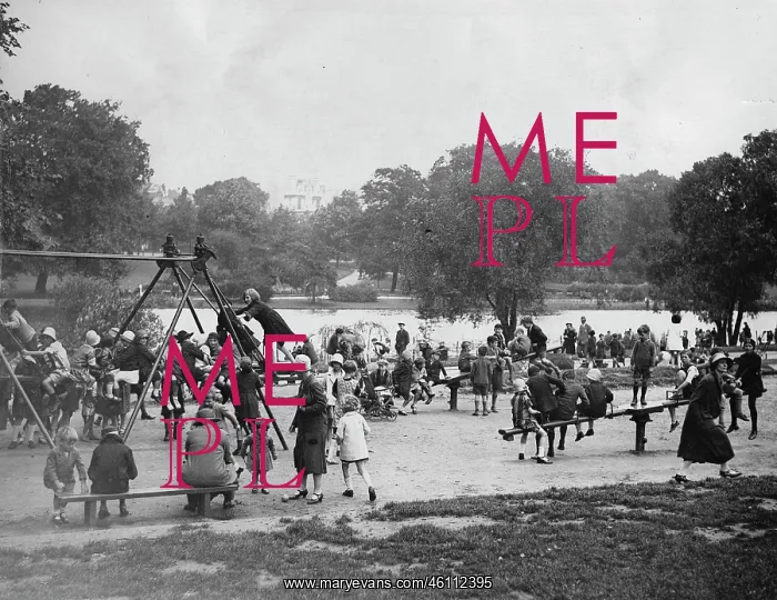 : School children play in Hyde Park - About : School children play in Hyde Park - About