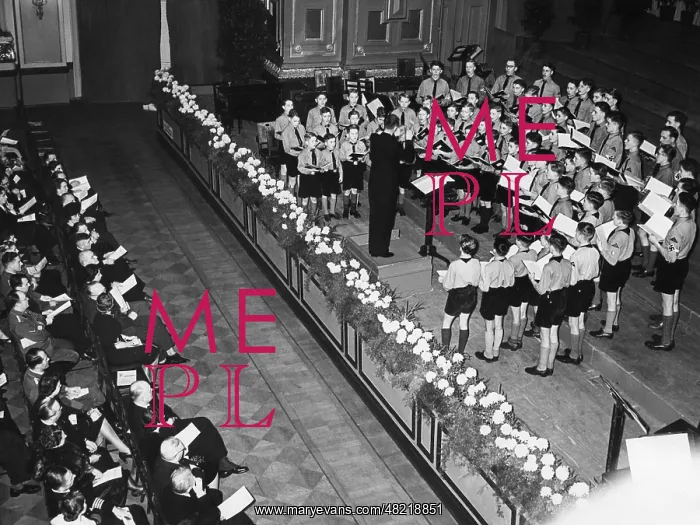 : School choir performance in Berlin, 1940 : School choir performance in Berlin, 1940