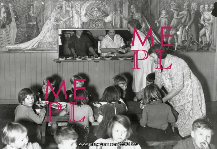 : SCHOOL DINNERS 1944 : SCHOOL DINNERS 1944