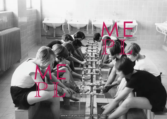 : School girls after gym class, 1932 : School girls after gym class, 1932