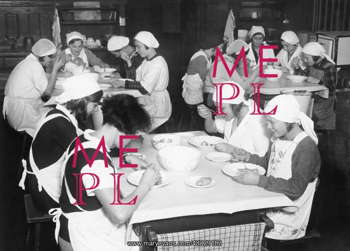 : School kitchen, 1932 : School kitchen, 1932