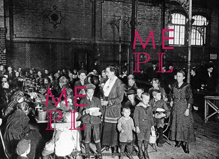 : School lunch in a Berlin elementary school, 1923 : School lunch in a Berlin elementary school, 1923