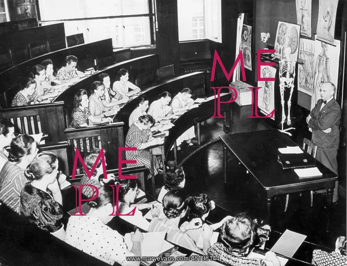  : School for midwives in Berlin, 1941
