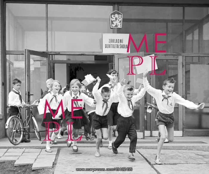  : School - pupils - Pioneer