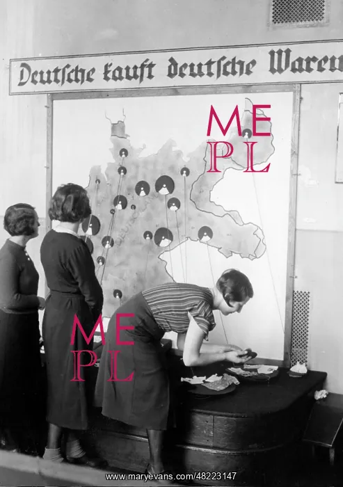: School for saleswomen, 1930s : School for saleswomen, 1930s