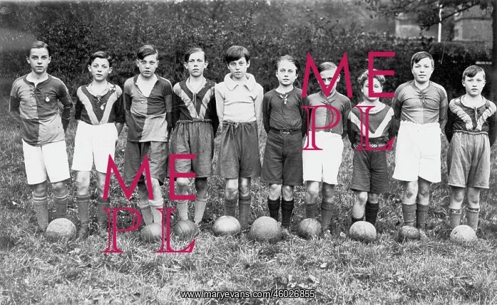 : School soccer team : School soccer team