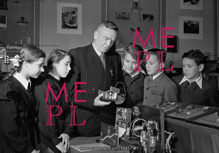 : Schoolchildren at excursion : Schoolchildren at excursion