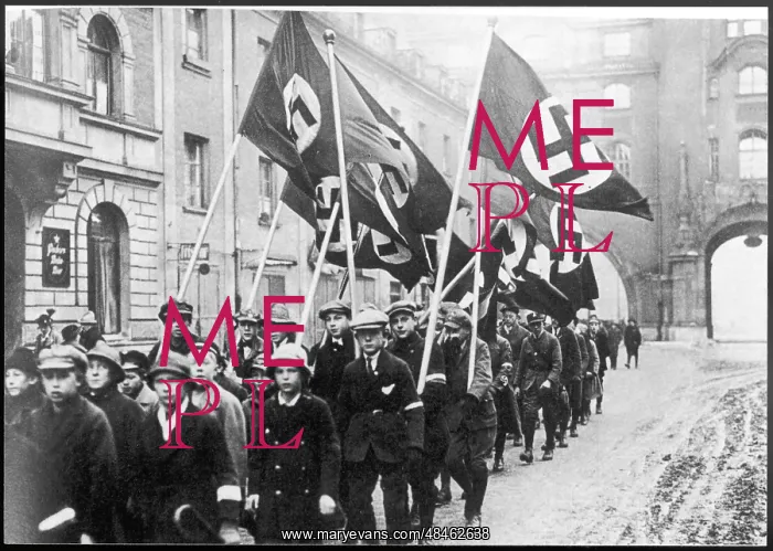 : SCHOOLCHILDREN / NAZI FLAG : SCHOOLCHILDREN / NAZI FLAG