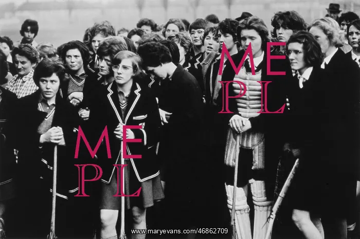  : Schoolgirls in lacrosse team
