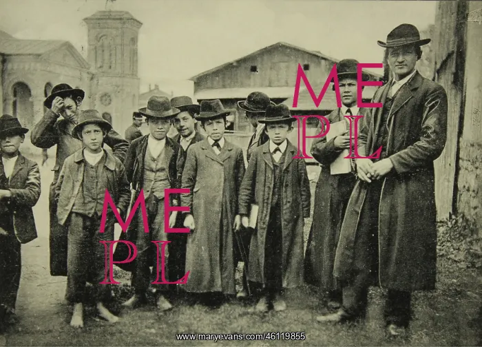 : Schuler in front of Jewish temple : Schuler in front of Jewish temple