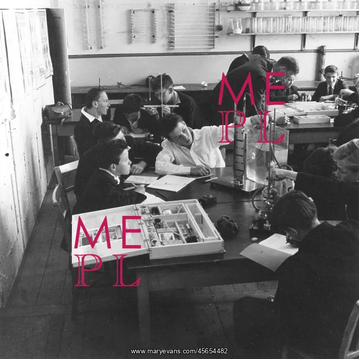  : SCIENCE LESSON / HAILSHAM