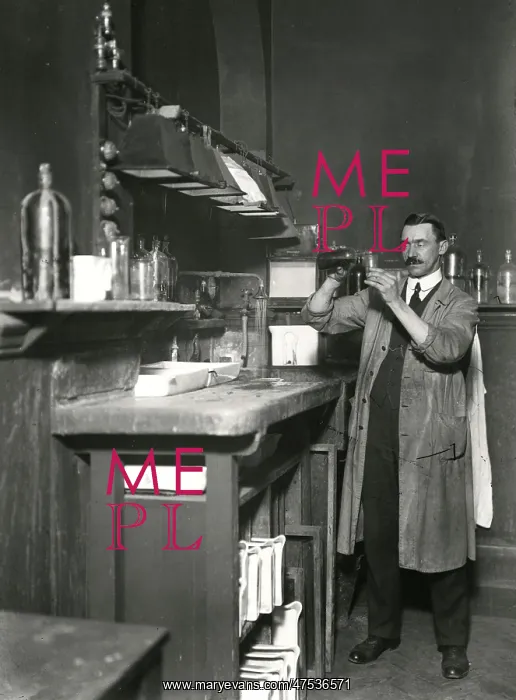 : Scientist in Metropolitan Police laboratory : Scientist in Metropolitan Police laboratory