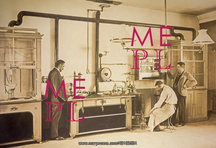 : Scientist & police inspectors working in forensic laboratory : Scientist & police inspectors working in forensic laboratory